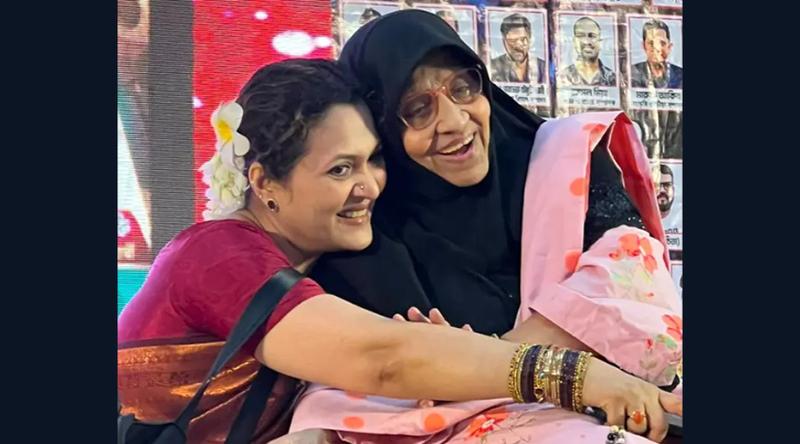 মেয়ের জন্য ভোট চাইতে এসে কাঁদলেন অভিনেত্রী আনোয়ারা