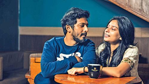 ‘শিল্পীও মানুষ’, ‘মেঘ’ বিতর্কে অর্ণবকে ঘিরে সমালোচনায় মুখ খুললেন স্ত্রী