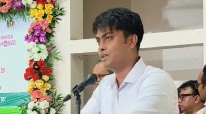 ৩ মিনিটের বক্তব্যে বাণিজ্যমন্ত্রীকে ৮৬ বার ‘স্যার’ বললেন কৃষি কর্মকর্তা