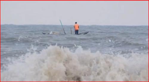 পটুয়াখালীতে বঙ্গোপসাগরে ৩ ট্রলারডুবি, নিখোঁজ ১৩ জেলে