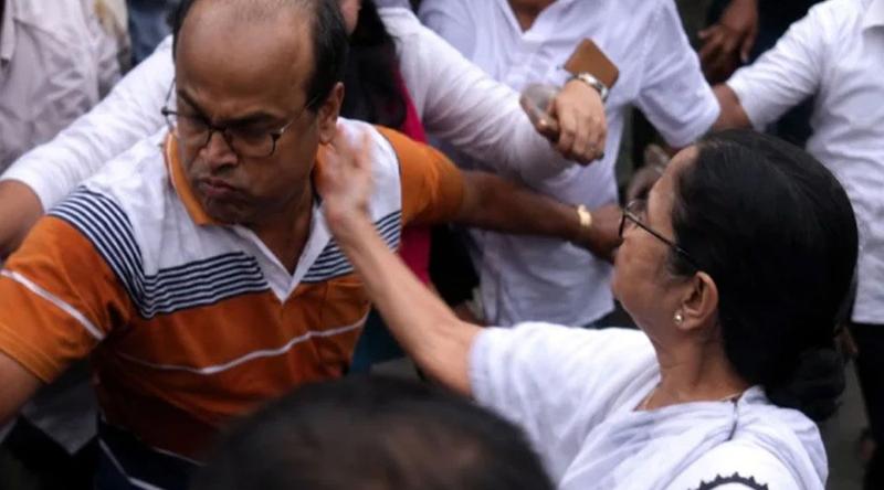 মেজাজ হারিয়ে নিজের দলের কর্মীকেই চড় মমতা বন্দ্যোপাধ্যায়ের
