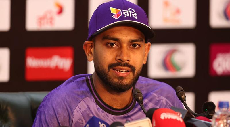 ‘লাইটের নিচে ব্যাটিং কিছুটা কঠিন ছিল’- জিম্বাবুয়ের বিপক্ষে সিরিজ হারের পর মিরাজ