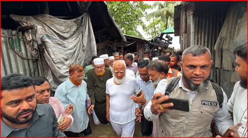 চট্টগ্রামের বন্যাপ্লাবিত এলাকা পরিদর্শনে বিরোধীদলীয় নেতা, ত্রাণসামগ্রী বিতরণ