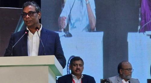 ব্যক্তিগত চাওয়া ছেড়ে চিকিৎসকদের পুরো স্বাস্থ্য খাতের কথা ভাবতে হবে’: ঢামেকের অনুষ্ঠানে স্বাস্থ্য প্রতিমন্ত্রী