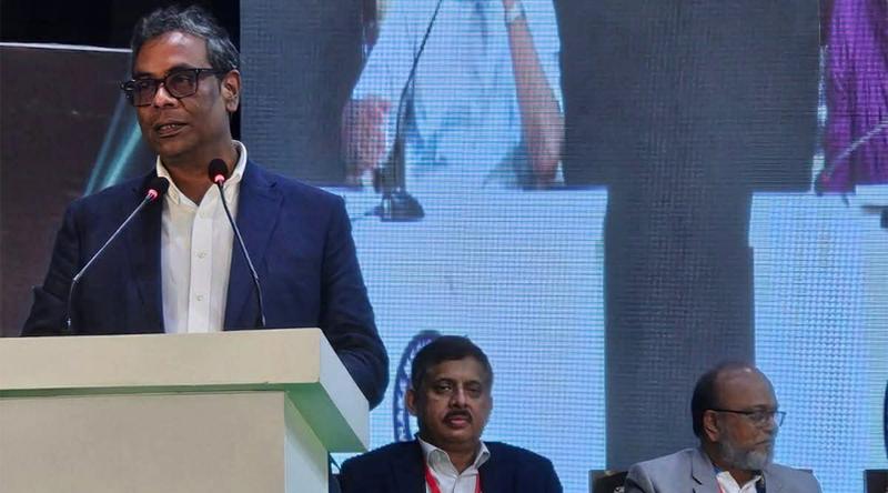 ব্যক্তিগত চাওয়া ছেড়ে চিকিৎসকদের পুরো স্বাস্থ্য খাতের কথা ভাবতে হবে’: ঢামেকের অনুষ্ঠানে স্বাস্থ্য প্রতিমন্ত্রী