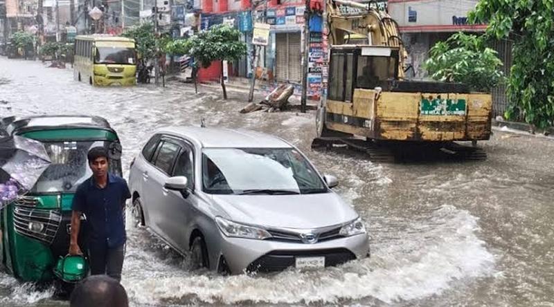 রাজধানীতে সকাল থেকে আবারও বৃষ্টি, চরম ভোগান্তিতে নগরবাসী