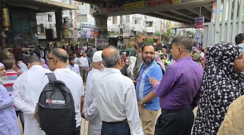 আন্দোলনের শঙ্কায় এইচএসসি কেন্দ্রে অভিভাবকদের বাড়তি উপস্থিতি