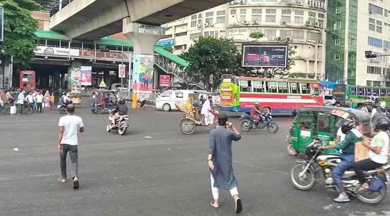 শাহবাগে দেখা মেলেনি আন্দোলনকারী শিক্ষার্থীদের, যান চলাচল স্বাভাবিক