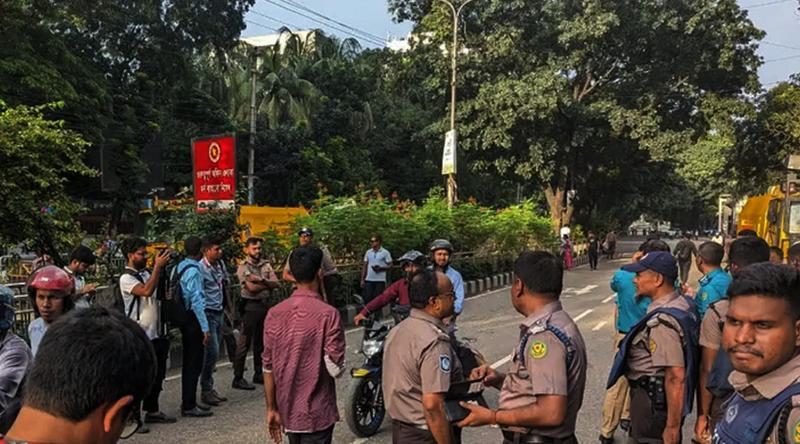 কর্মসূচি শেষে শিক্ষা ভবনের সামনে থেকে সরে গেলেন আন্দোলনরত শিক্ষার্থীরা