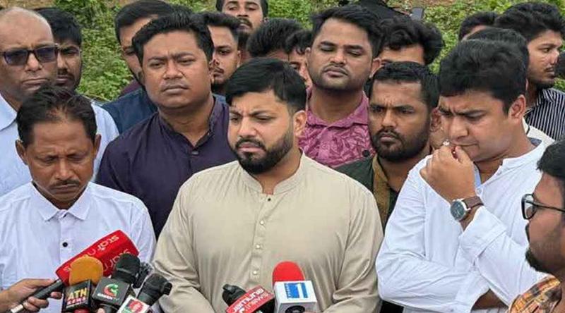 খুনি হাসিনার ফাঁসির দড়ি আমরা হাতে নিয়ে বসে আছি: ইশরাক হোসেন