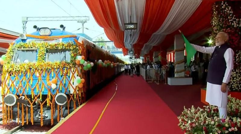 ভারতে প্রথমবারের মতো হাইড্রোজেনচালিত ট্রেন চালু, উদ্বোধন করলেন মোদি