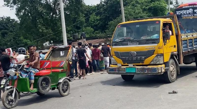 পরীক্ষা শেষে ফেরার পথে সড়ক দুর্ঘটনায় প্রাণ গেল দুই এইচএসসি পরীক্ষার্থীর