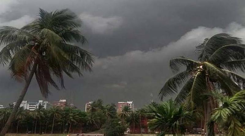 ঝড়ো হাওয়ার শঙ্কায় দেশের ৮ অঞ্চলের নদীবন্দরে সতর্কতা