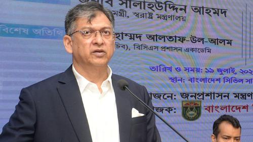সরকারি কর্মকর্তা-কর্মচারীদের পক্ষপাতমুক্ত থেকে দায়িত্ব পালনের আহ্বান স্বরাষ্ট্রমন্ত্রীর