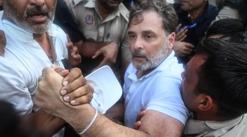 স্বরাষ্ট্র ও শিক্ষামন্ত্রীর পদত্যাগসহ ৫ দফা দাবি জানালেন রাহুল গান্ধী