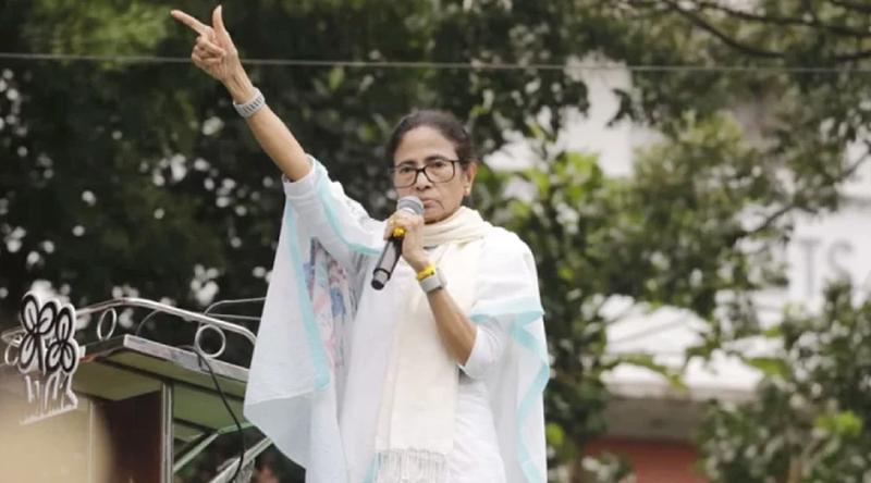 ককরোচ আন্দোলনে যোগ দিতে যাচ্ছেন মমতা