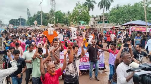 ভিডিও বিতর্কের জেরে এমপি নজরুলের বিরুদ্ধে শ্যামনগরে বিক্ষোভ