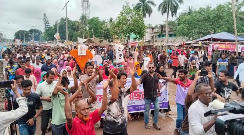 ভিডিও বিতর্কের জেরে এমপি নজরুলের বিরুদ্ধে শ্যামনগরে বিক্ষোভ