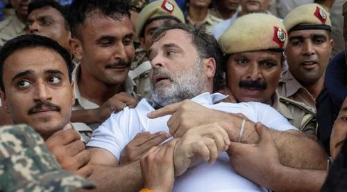 কানে কানে পুলিশ বলেছে ‘মোদি সরকারের পতন ঘটাও’, বললেন রাহুল গান্ধী