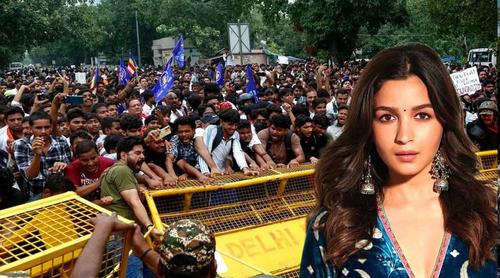 দিল্লির বিক্ষোভ নিয়ে আলিয়ার প্রশ্ন, ‘আমরা কি তরুণদের কথা শুনছি?’