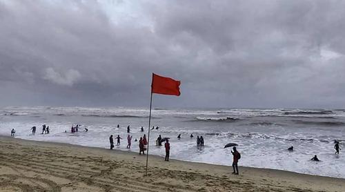 বঙ্গোপসাগরে লঘুচাপ, চার সমুদ্রবন্দরে ৩ নম্বর সতর্কসংকেত