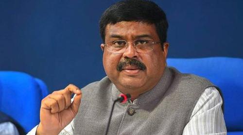 টানা আন্দোলনের মুখে অবশেষে ভারতের শিক্ষামন্ত্রীর পদত্যাগ