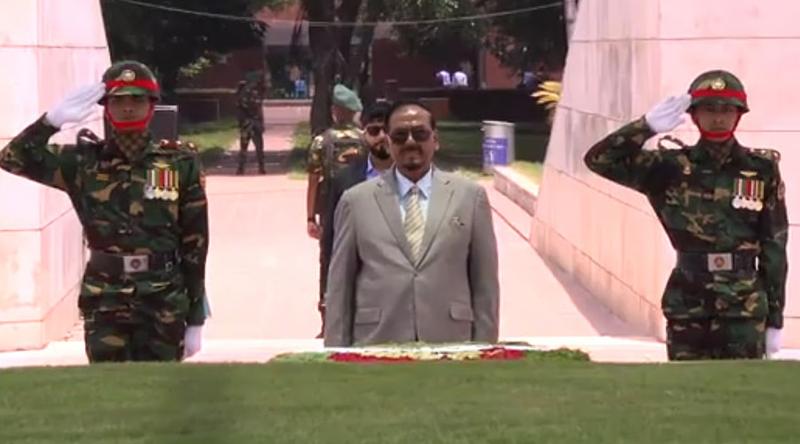 জিয়াউর রহমান ও খালেদা জিয়ার কবরে শ্রদ্ধা জানালেন ভারপ্রাপ্ত রাষ্ট্রপতি