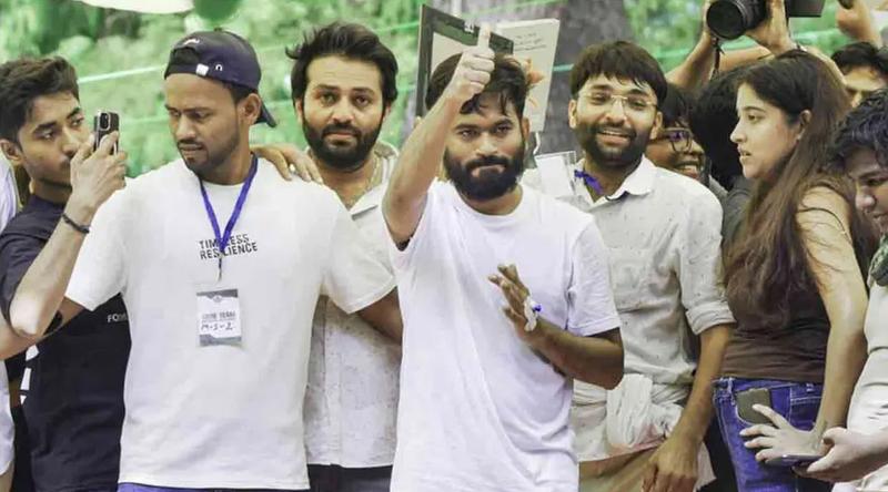 ‘এটা কেবলই শুরু'- ভিডিও বার্তায় ককরোচ পার্টির প্রধান অভিজিৎ