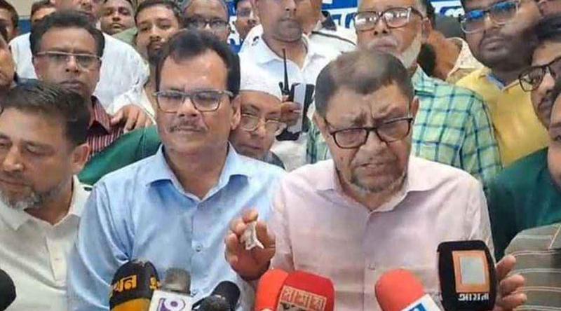 আকস্মিক পরিদর্শনে দুই চিকিৎসকসহ তিনজনকে বরখাস্তের আদেশ দিলেন স্বাস্থ্যমন্ত্রী