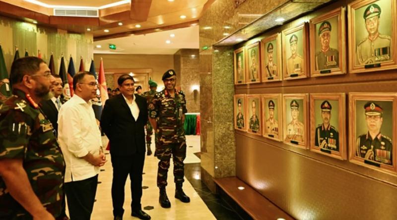 সাবেক সেনাপ্রধানদের ছবির মাঝে বাবার ছবি দেখে থমকে দাঁড়ালেন প্রধানমন্ত্রী