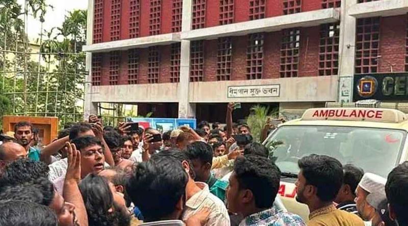 রাকসু কার্যালয়ে হামলা ঘিরে রাবিতে দফায় দফায় সংঘর্ষ, জিএসসহ আহত ২