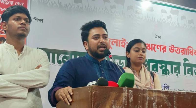 যে যায় লঙ্কায় সেই হয় রাবণ: জাবিতে গণভোট প্রসঙ্গে নাহিদ ইসলাম