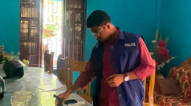 ‘চলো, তোমার বাসায় যাব’, পুলিশ পরিচয় দিয়ে ইউপি সচিবকে ডাকাতদল