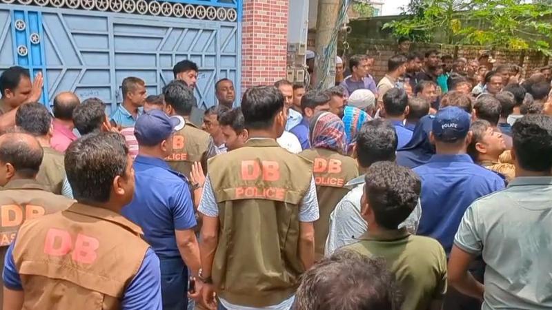 যশোরে জামায়াতের এমপির বাড়িতে হামলা, মহাসড়ক অবরোধ