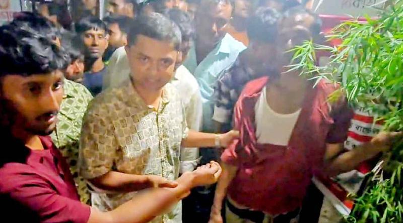২ জনকে কামড়ে পালানোর চেষ্টা মাদক কারবারির