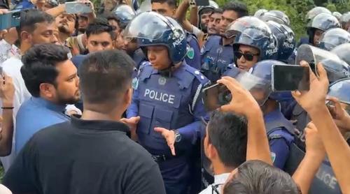 শ্রীমঙ্গলে পুলিশি বাধার মুখে এনসিপির নেতারা