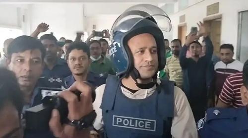২ মামলায় জামিন পেলেন ব্যারিস্টার সুমন
