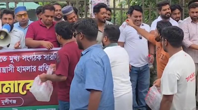 ছাত্রদলের বিরুদ্ধে বিক্ষোভে এনসিপির নেতাকর্মীদের পানি পান করালো ছাত্রদল