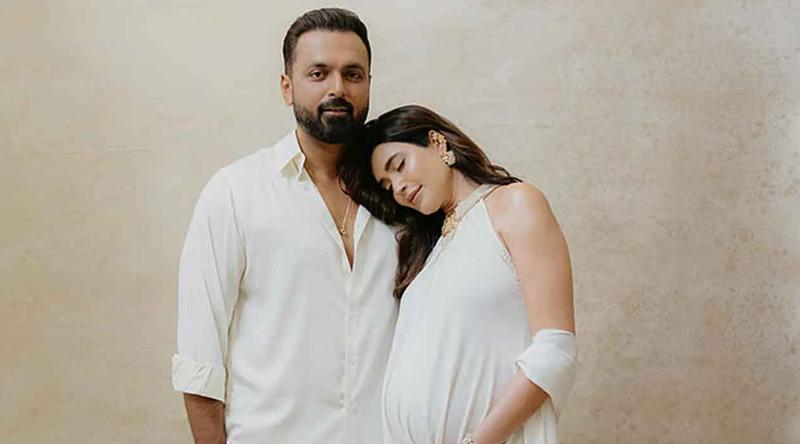 ৪২ বছর বয়সে মা হলেন অভিনেত্রী কারিশমা