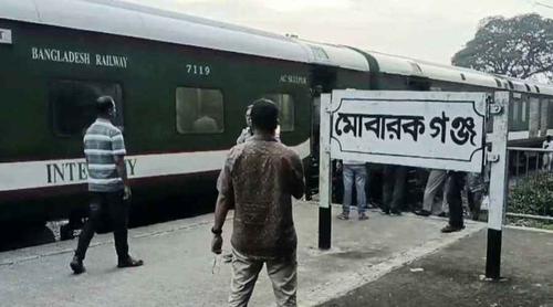 স্টেশনে ট্রেন দাঁড় করিয়ে নিখোঁজ চালক, ফিরলেন ১ ঘণ্টা পর