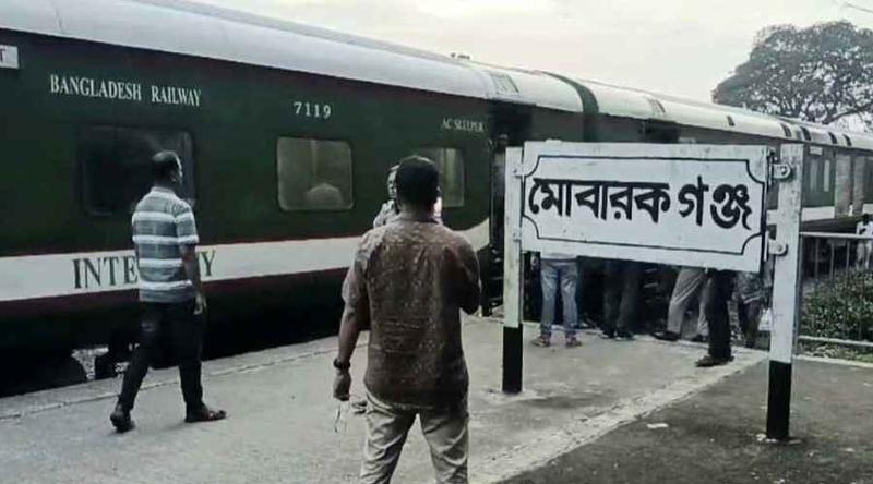 স্টেশনে ট্রেন দাঁড় করিয়ে নিখোঁজ চালক, ফিরলেন ১ ঘণ্টা পর