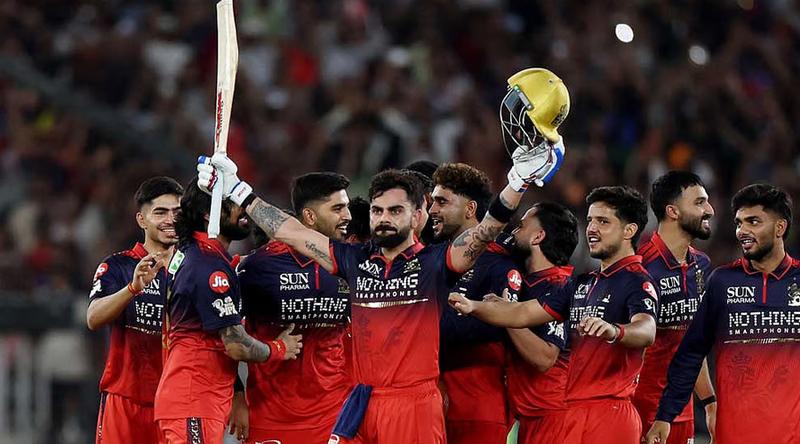 গিলদের পাত্তা না দিয়ে ফের চ্যাম্পিয়ন কোহলির বেঙ্গালুরু