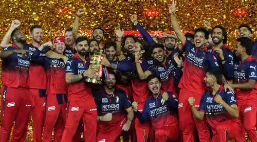 গিলদের পাত্তা না দিয়ে ফের চ্যাম্পিয়ন কোহলির বেঙ্গালুরু