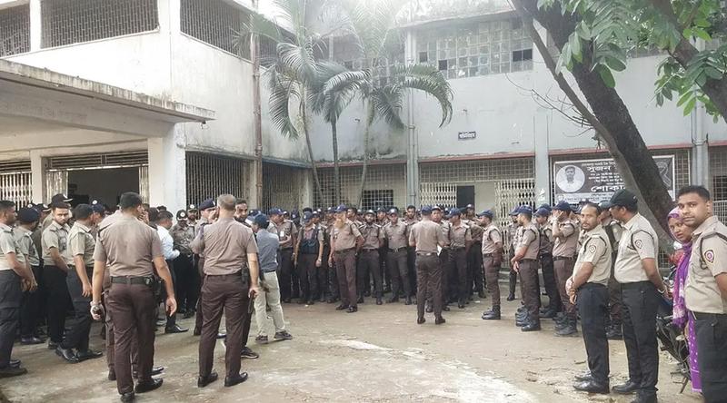 জেনেভা ক্যাম্পে র‍্যাব-পুলিশ-ডিএনসির যৌথ অভিযান চলছে