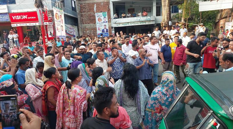 দীপেন দেওয়ানের পদত্যাগের ঘোষণায় সড়ক অবরোধ করে বিক্ষোভ