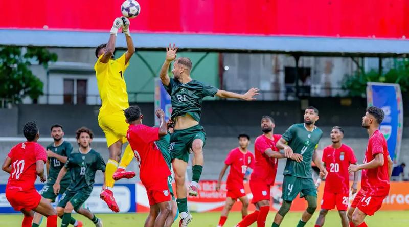 পাকিস্তানকে রুখে দিল ১০ জনের বাংলাদেশ
