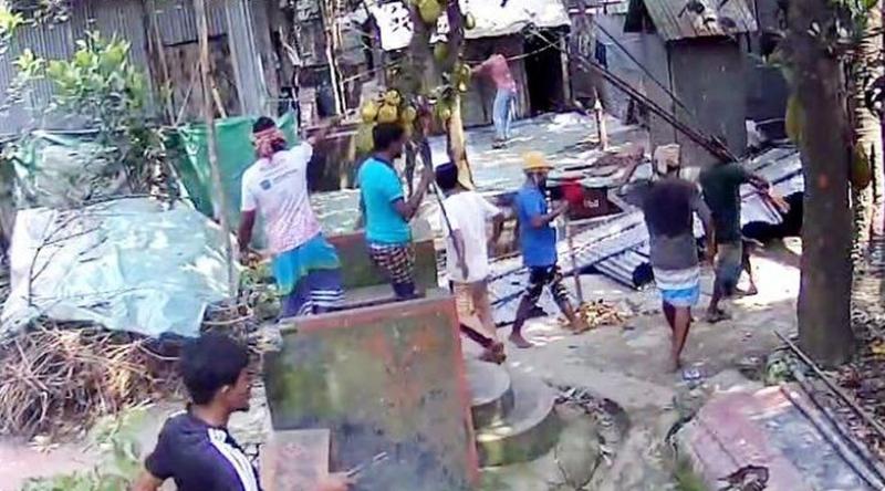 মুন্সিগঞ্জে বিএনপি কার্যালয়সহ বাড়িঘরে যুবলীগ নেতার সমর্থকদের হামলা, ভাঙচুর ও লুটপাট