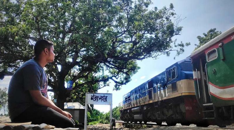 ‘বনলতা এক্সপ্রেস’ সিনেমা নিয়ে হাসনাত আবদুল্লাহর রিভিউ, মুগ্ধ নেটিজেনরা