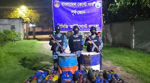 চট্টগ্রামে ১৪০০ লিটার জ্বালানি তেল জব্দ করল বাংলাদেশ কোস্ট গার্ড