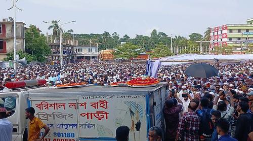 বাবা-মায়ের কবরের পাশে সমাহিত তোফায়েল আহমেদ